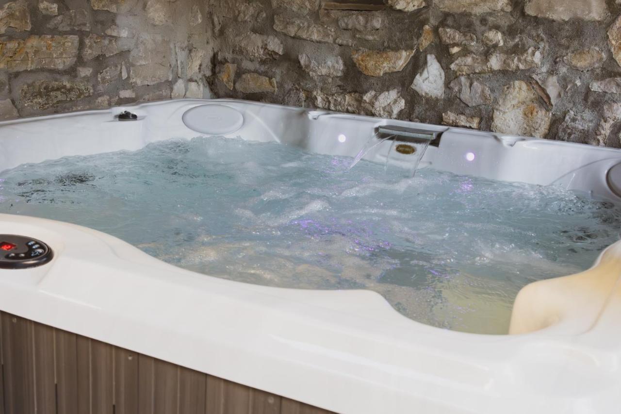 Scardona Rustica, Bed & Breakfast With Jacuzzi, Bbq And Free Parking In Skradin, Krka Apartment ภายนอก รูปภาพ